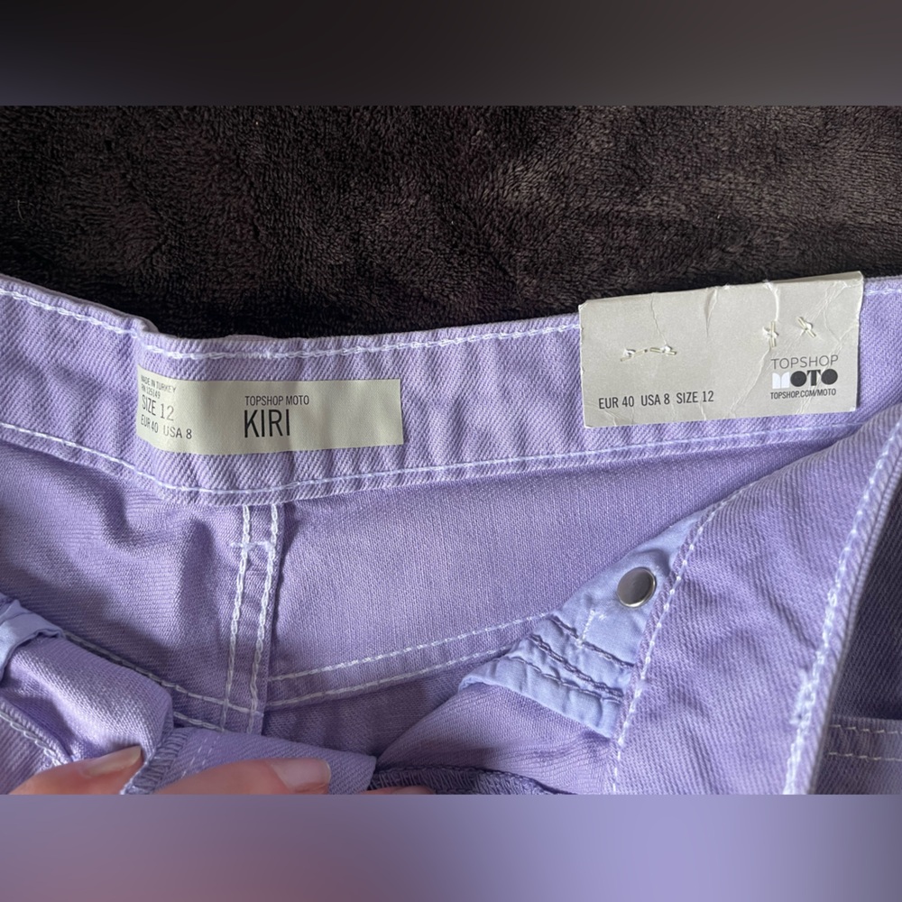NWT Topshop Kiri Moto Shorts
Purple
Size 12
Cutoff/distressed hem - Picture 2 of 5